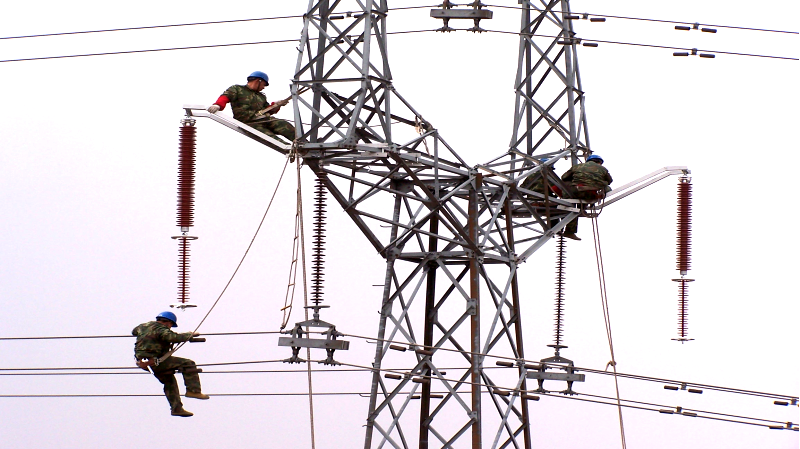 安裝輸電線路避雷器在線監測儀